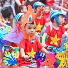 Gần 500 em nhỏ thể hiện tình yêu biển đảo trong lễ diễu hành xe đạp dịp Trung thu