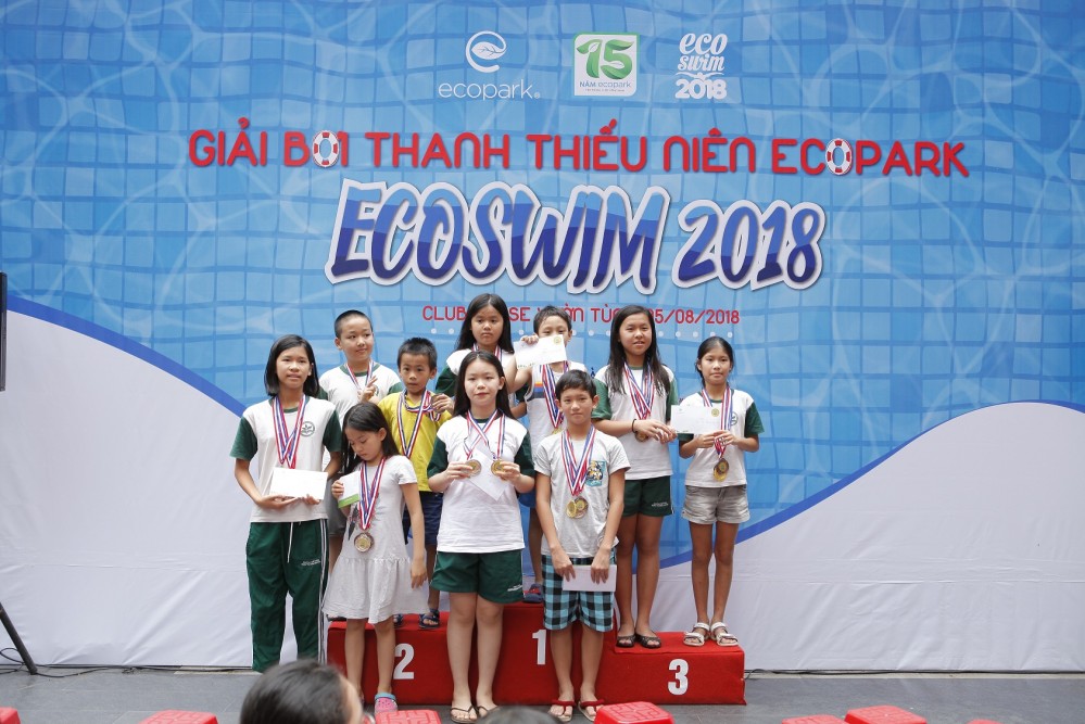 Vận động viên nhí Ecopark tranh tài trên đường đua xanh Ecoswim 2018