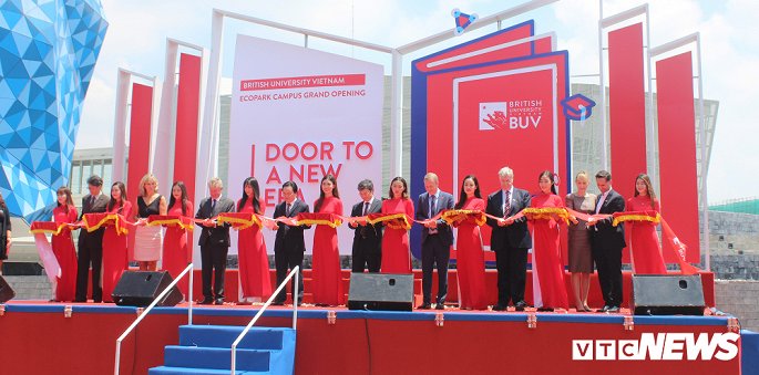 Bộ trưởng Giáo dục dự lễ khánh thành khuôn viên trường đại học đẳng cấp quốc tế tại Việt Nam