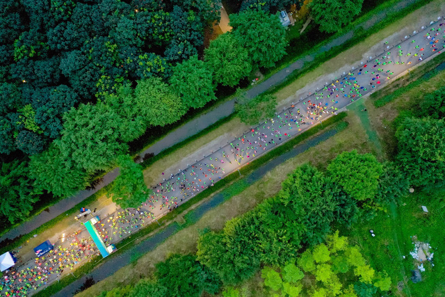 Ecopark Marathon ấn tượng với “cung đường chạy đẹp nhất Việt Nam” - Ảnh 2.