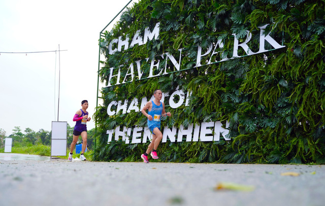 Ecopark Marathon ấn tượng với “cung đường chạy đẹp nhất Việt Nam” - Ảnh 4.