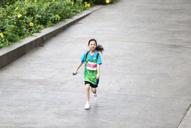 Những chân chạy nhí ở Ecopark Marathon 2021 - 6