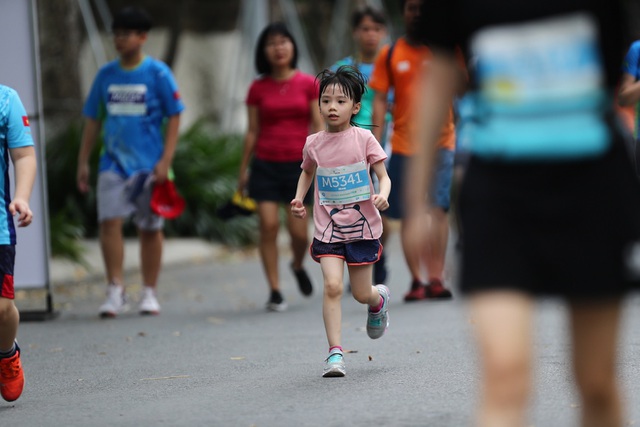 Những chân chạy nhí ở Ecopark Marathon 2021 - 9