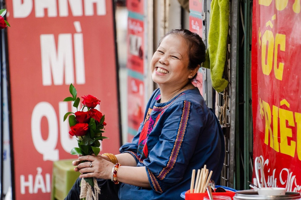 Valentine 2022: Màn tỏ tình ấn tượng vừa diễn ra tại Hà Nội với 99.999 bông hồng - ảnh 17